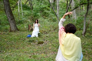 エネルギー的、霊的に、次々とレムリアの神殿の神官達が降りてきて、青い石の召喚を助ける。